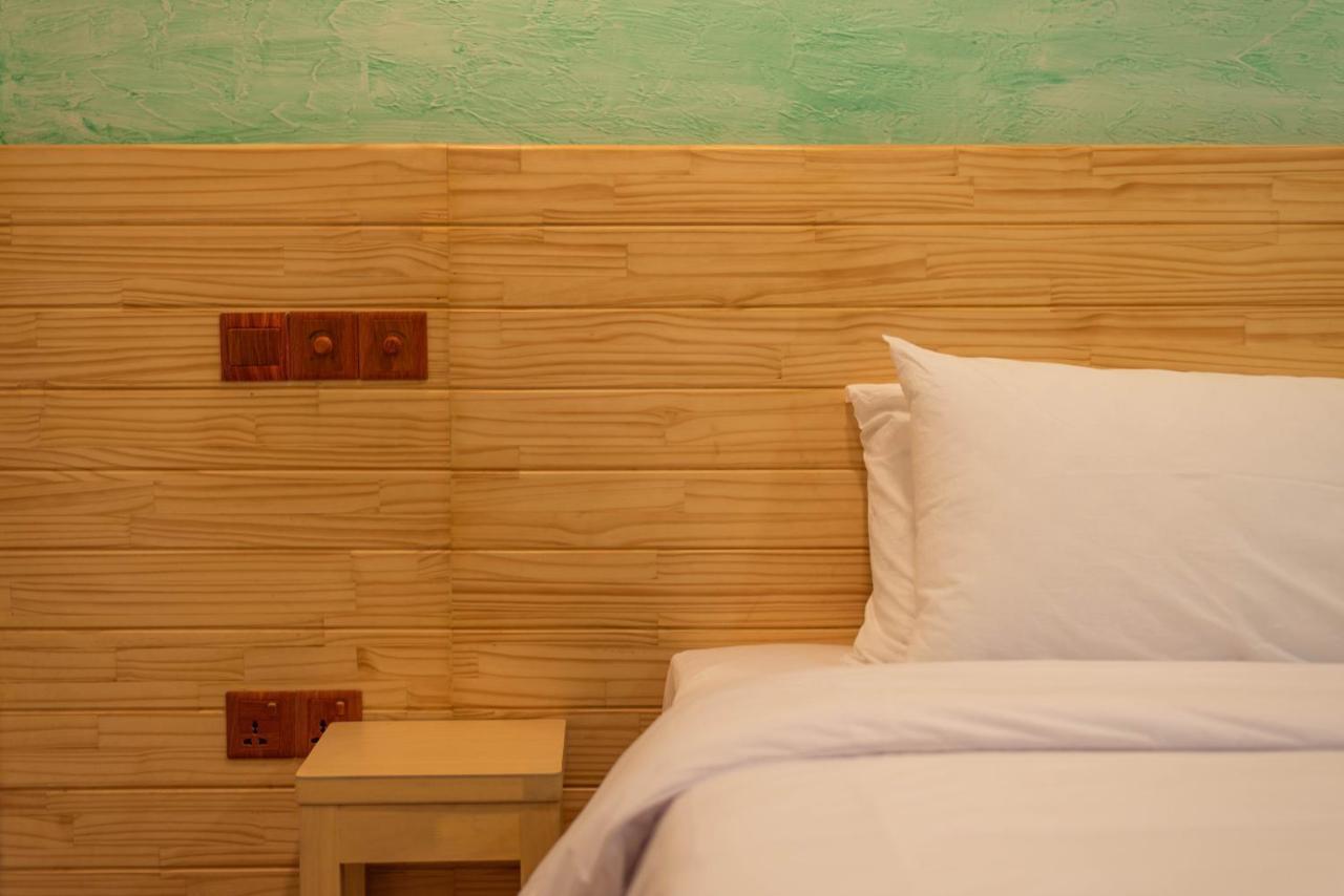Turtle Maldives - Your Gateway To The Beach & Marine Adventures Await! Omadhoo Экстерьер фото
