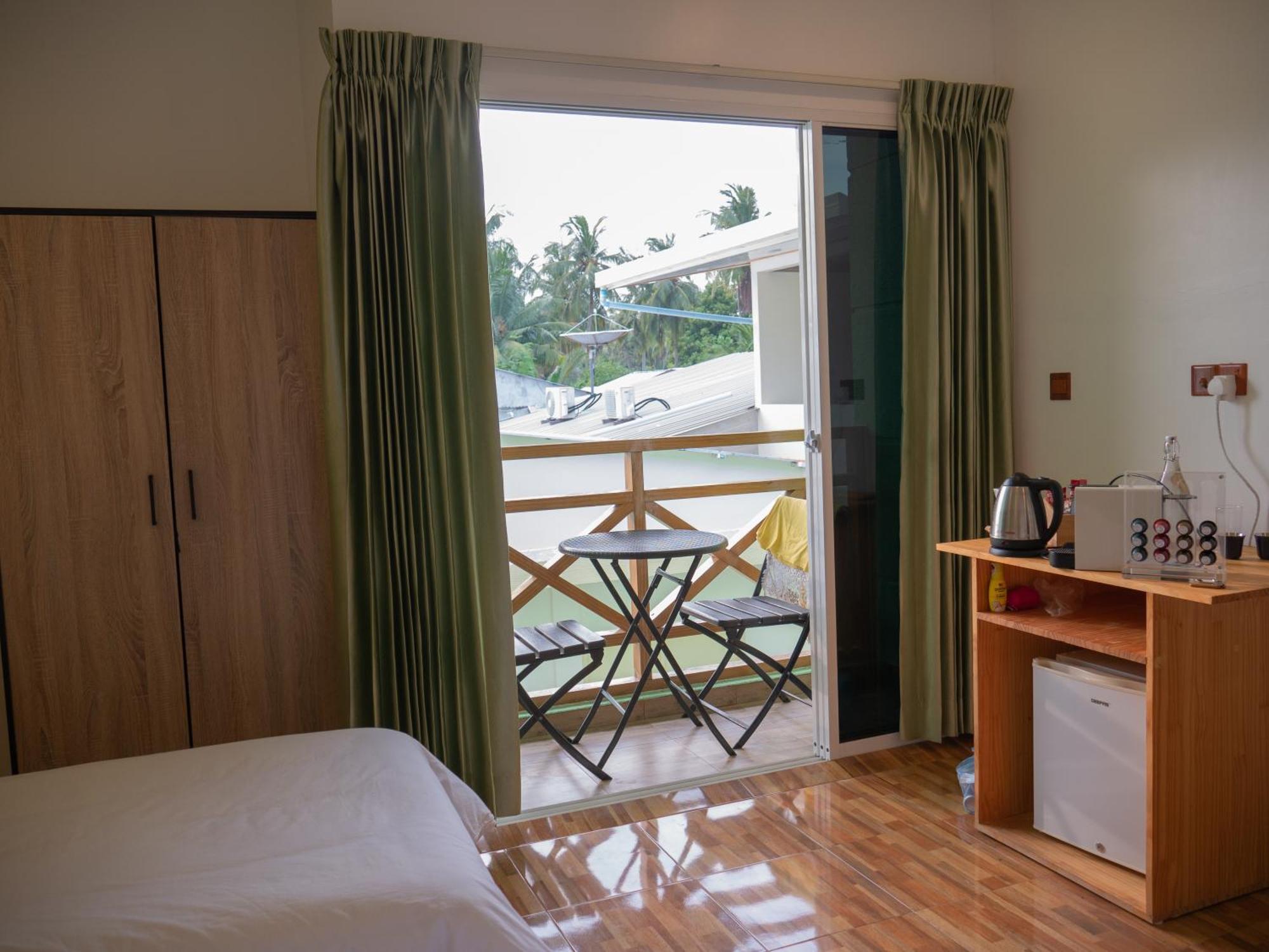 Turtle Maldives - Your Gateway To The Beach & Marine Adventures Await! Omadhoo Экстерьер фото