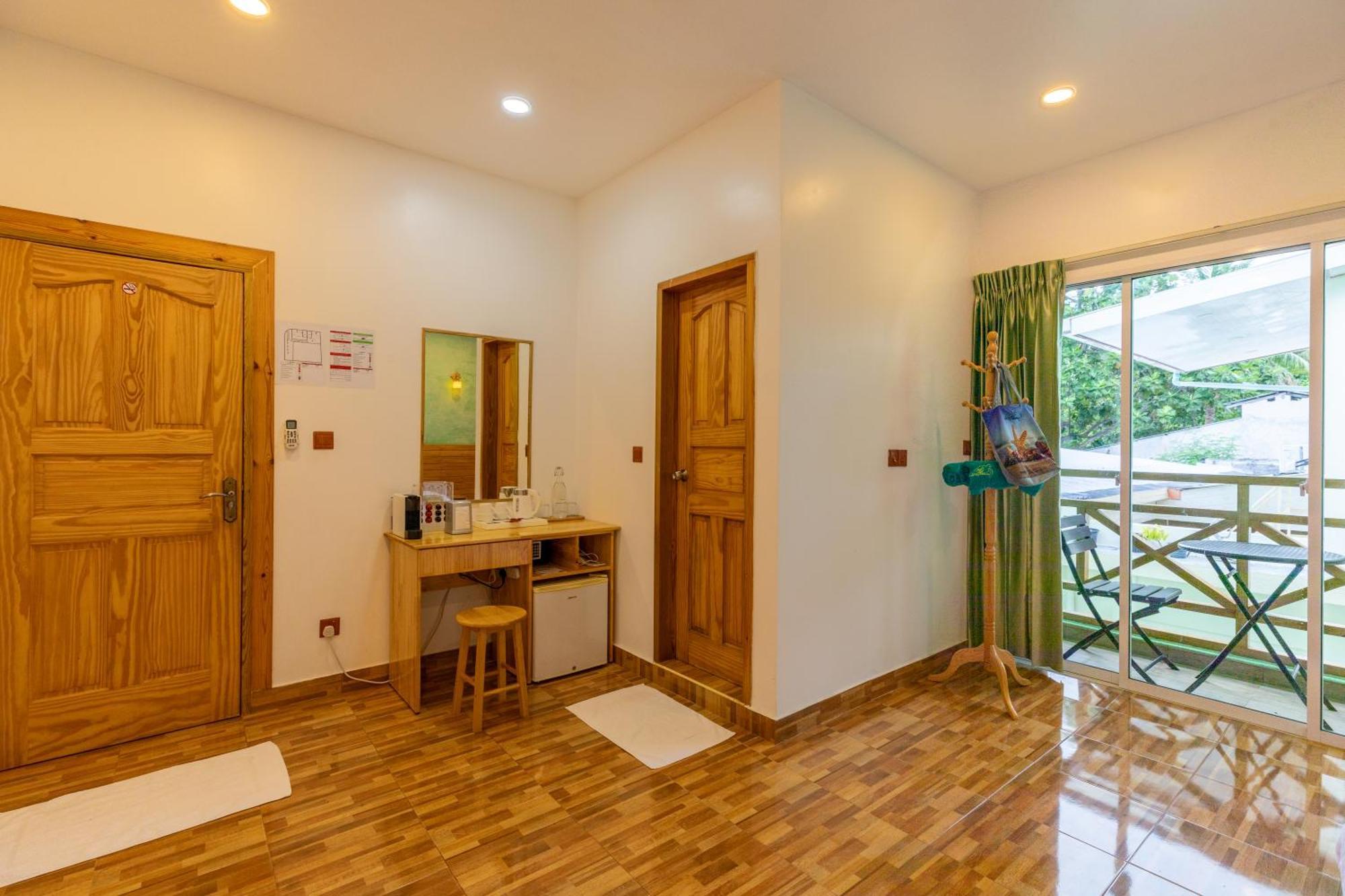 Turtle Maldives - Your Gateway To The Beach & Marine Adventures Await! Omadhoo Экстерьер фото